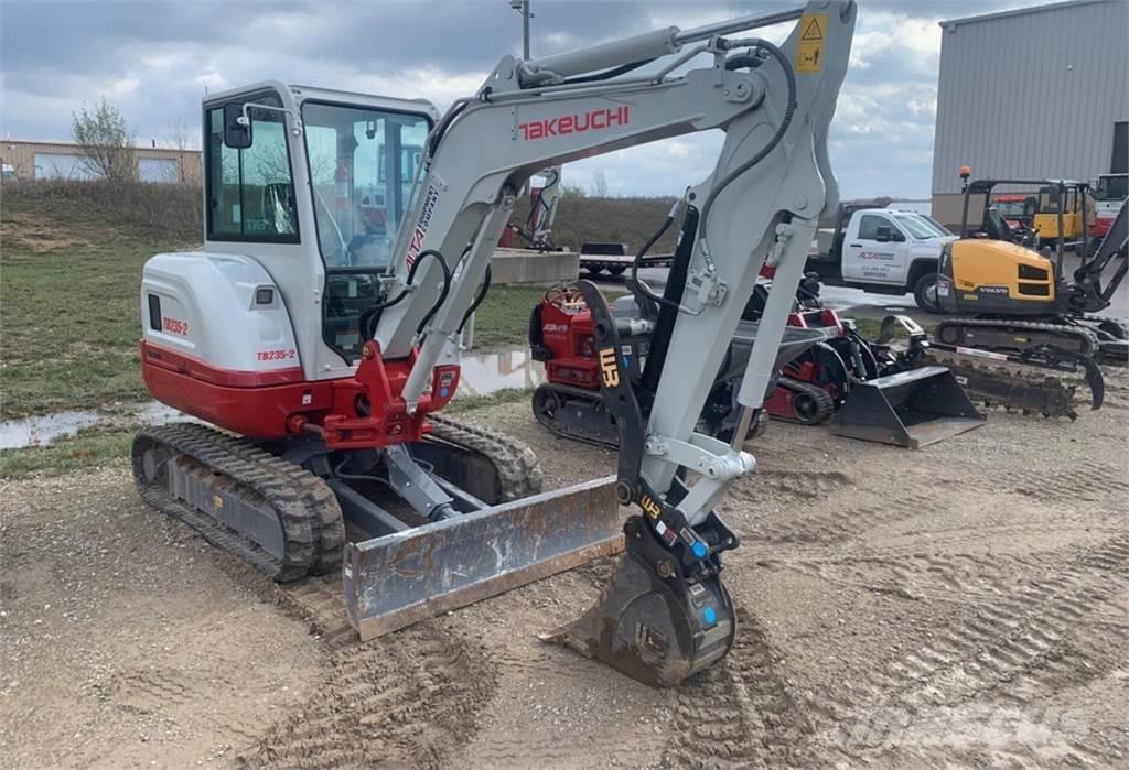 Takeuchi TB235-2 Mini pelle < 7t