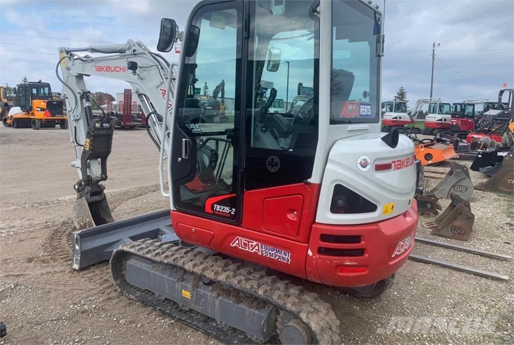 Takeuchi TB235-2 Mini pelle < 7t