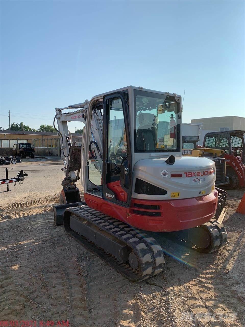 Takeuchi TB250-2 Mini pelle < 7t