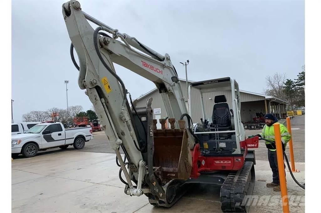 Takeuchi TB250-2 Mini pelle < 7t