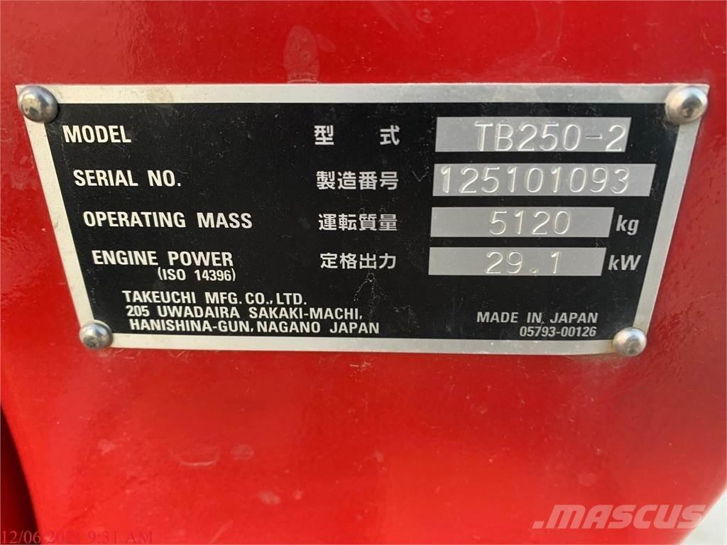 Takeuchi TB250-2 Mini pelle < 7t