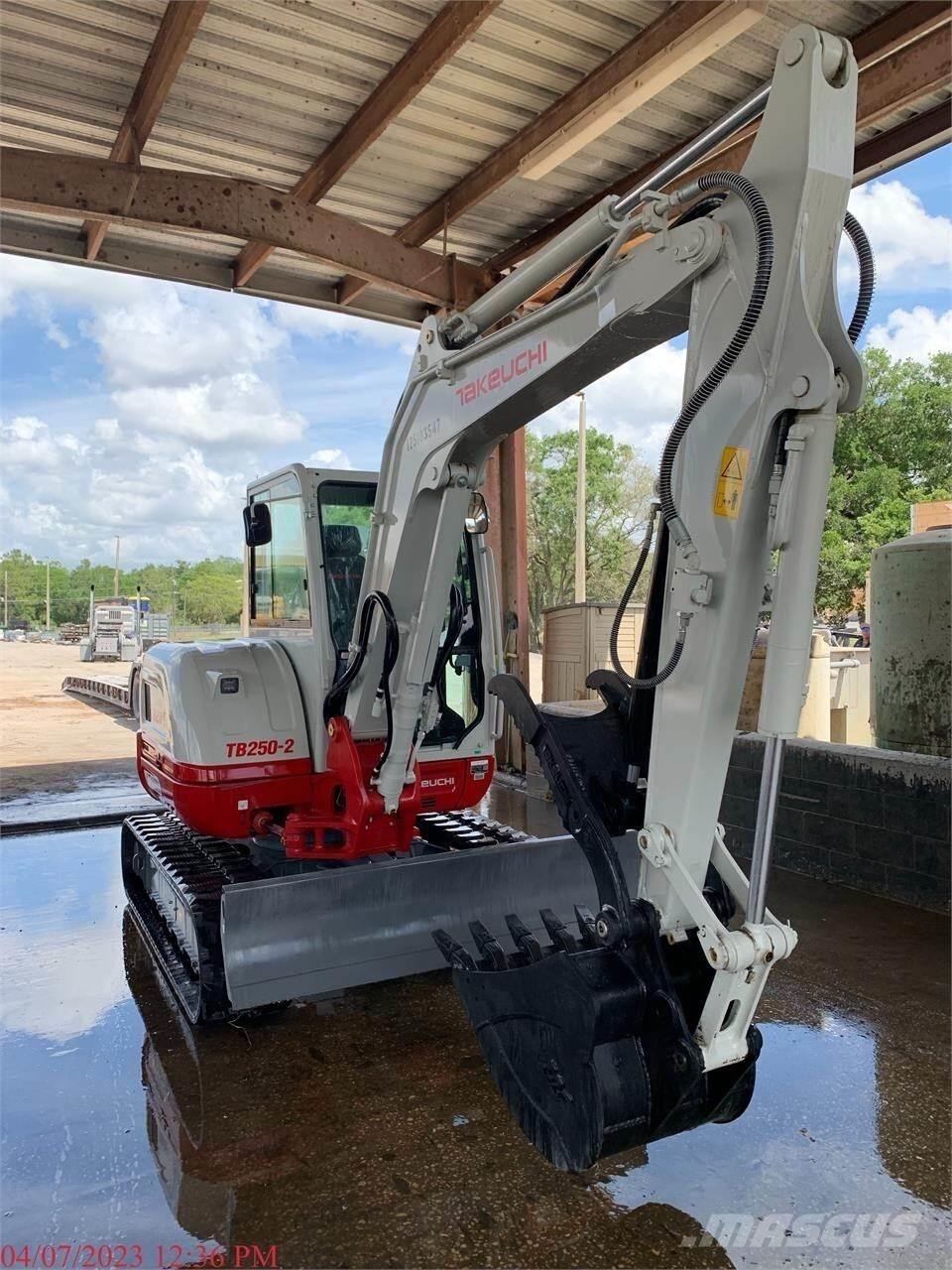 Takeuchi TB250-2 Mini pelle < 7t