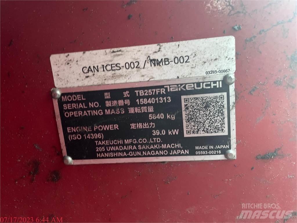 Takeuchi TB257FR Pelle sur chenilles