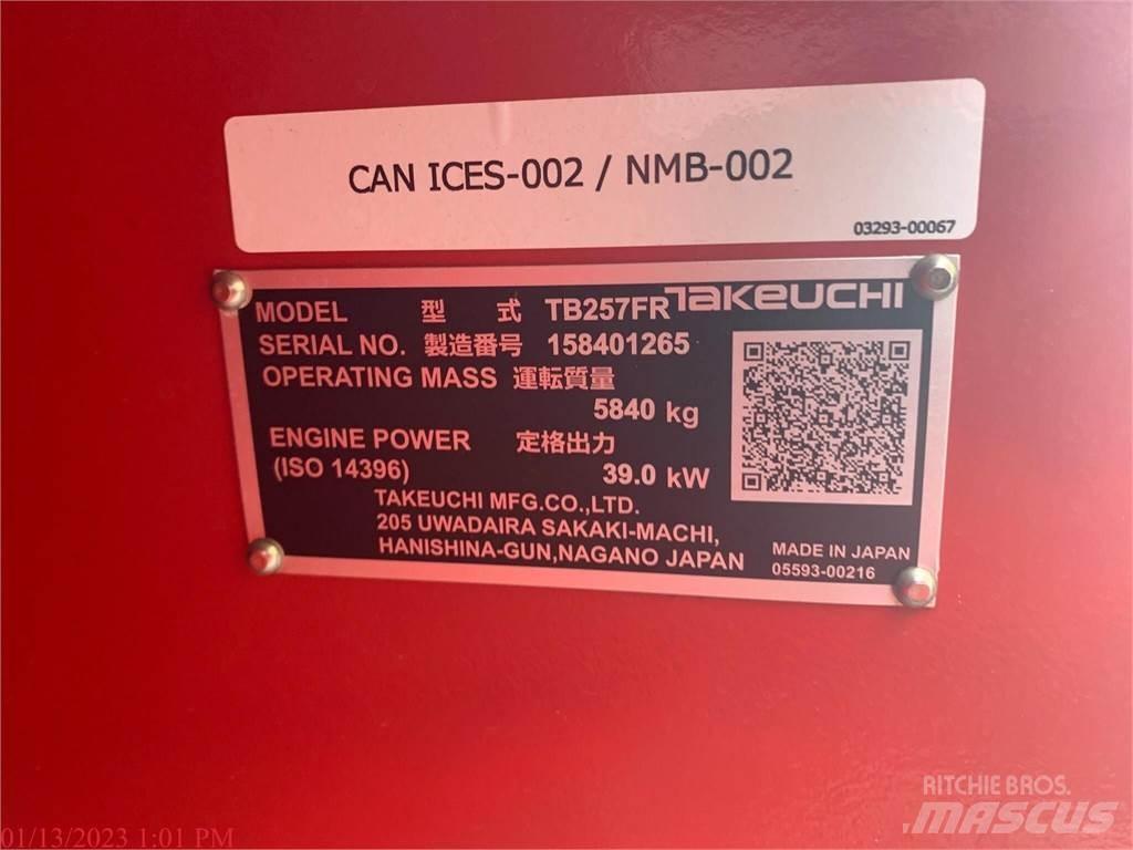 Takeuchi TB257FR Pelle sur chenilles