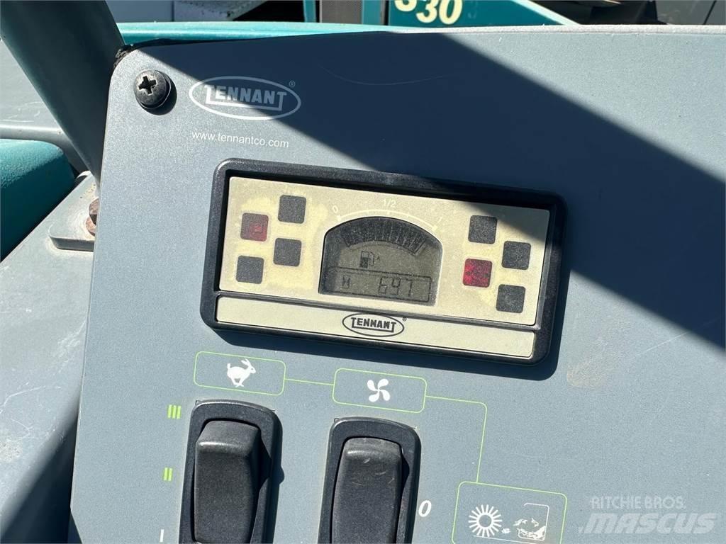 Tennant S30 Balayeuse / Autolaveuse