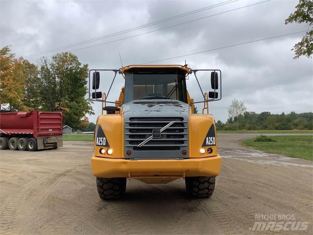 Volvo A25D Tombereau articulé