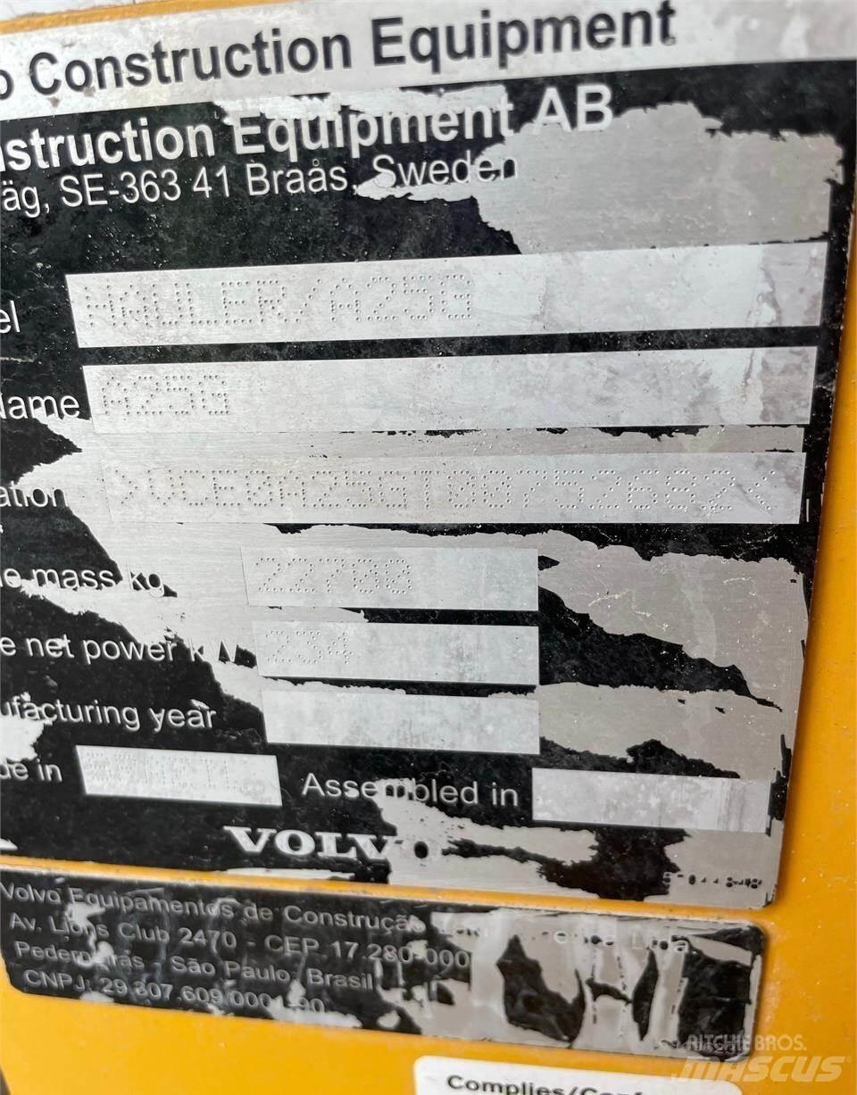 Volvo A25G Tombereau articulé