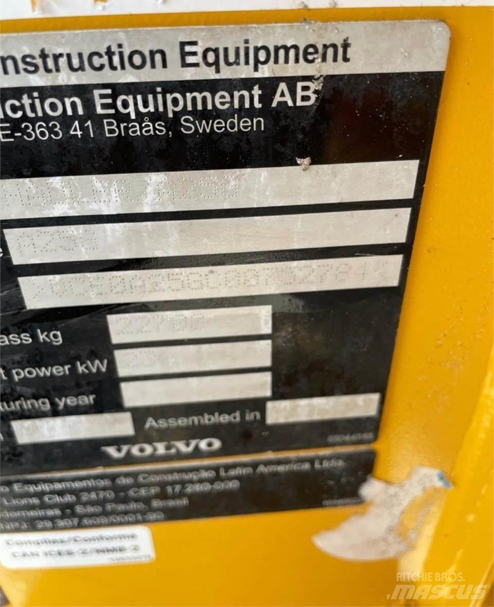 Volvo A25G Tombereau articulé