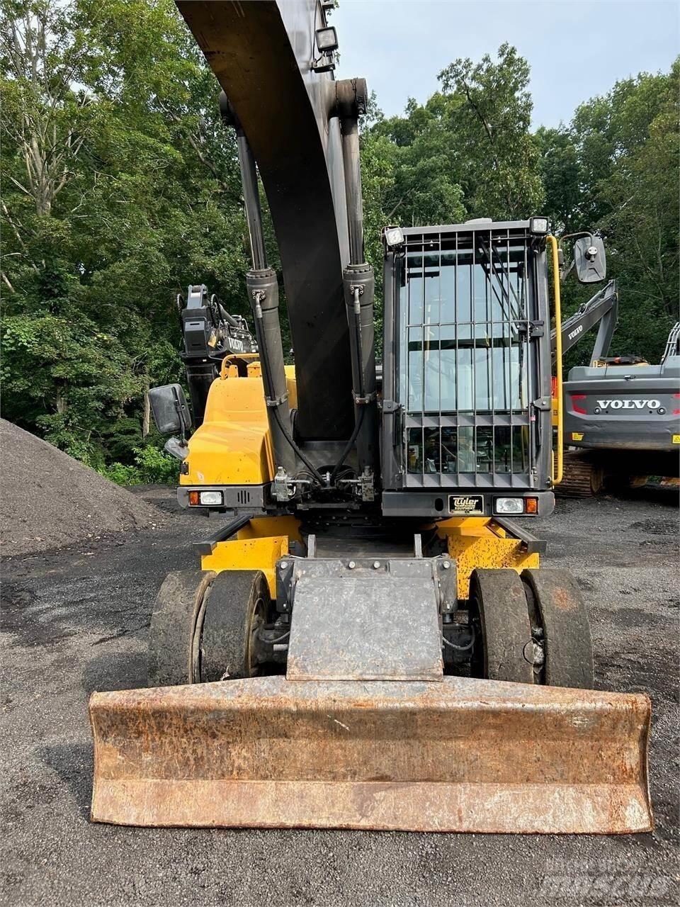 Volvo EW210D Pelle sur pneus