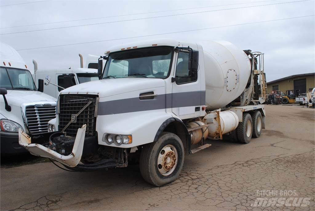 Volvo VHD64B200 Camion malaxeur