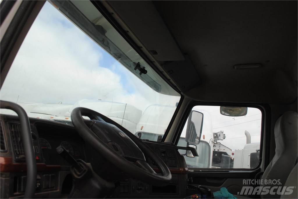 Volvo VHD64B200 Camion malaxeur
