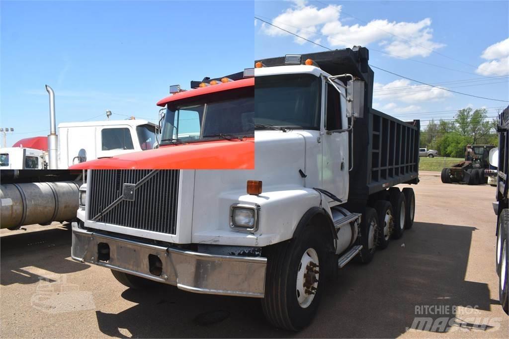 Volvo WG64T Camion benne