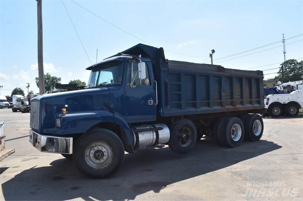 Volvo WG64T Camion benne