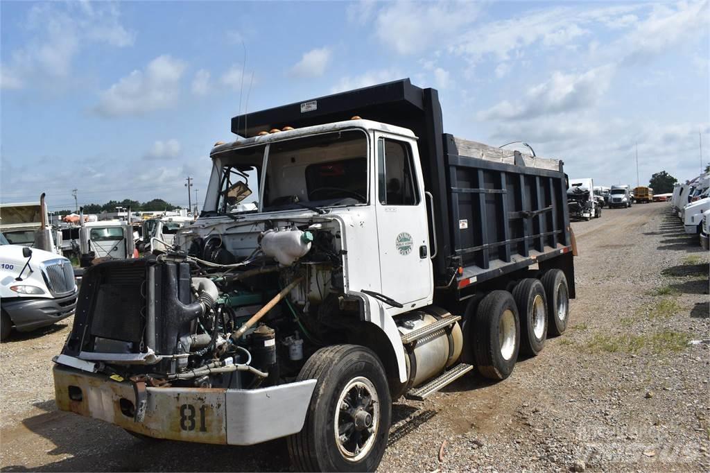 Volvo WG84B Camion benne