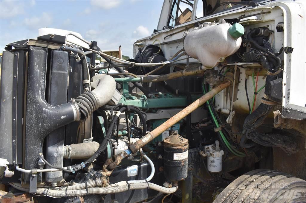 Volvo WG84B Camion benne