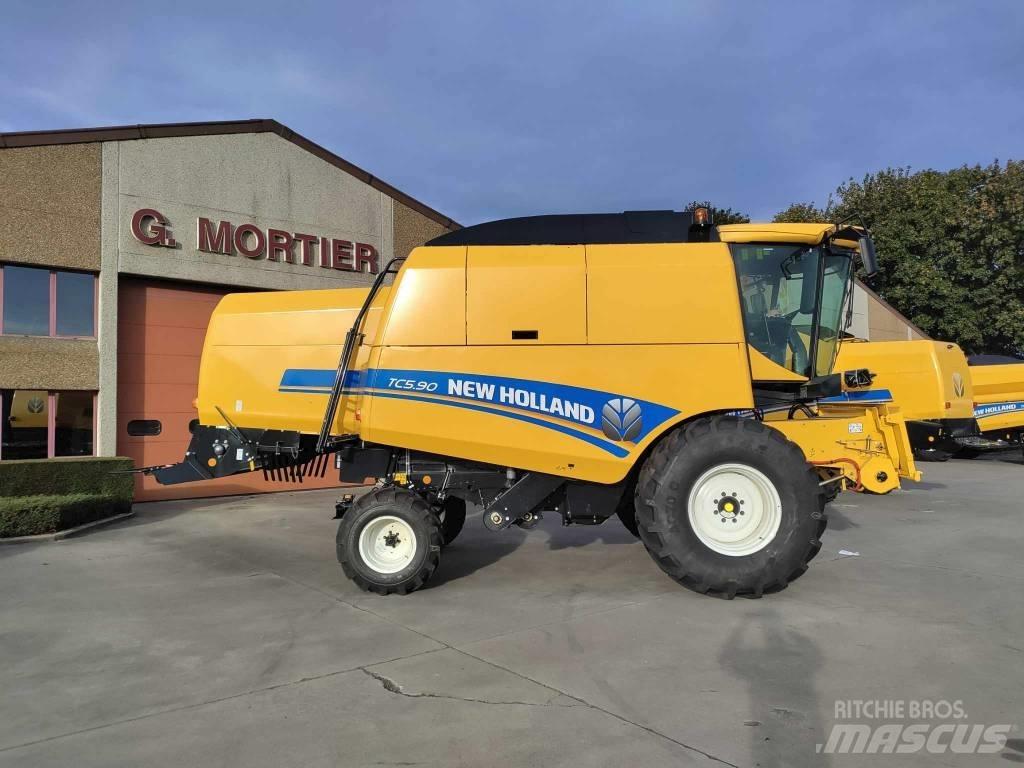 New Holland TC 5.90 Moissonneuse batteuse