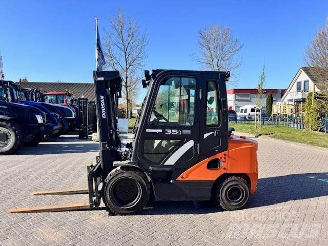 Doosan D35c Pro-7 Chariots diesel