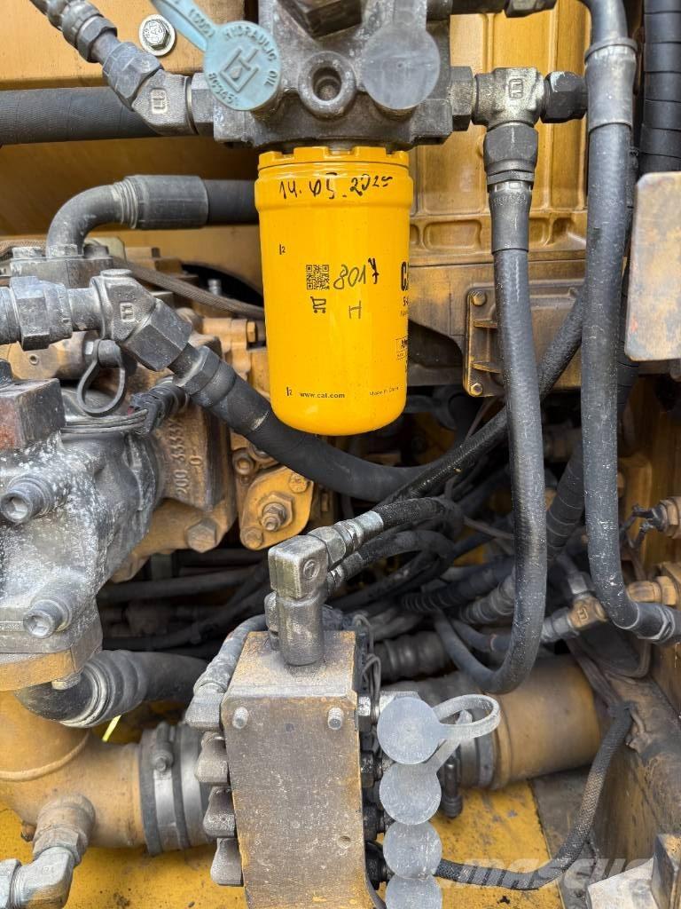 CAT 323 D L Pelle sur chenilles