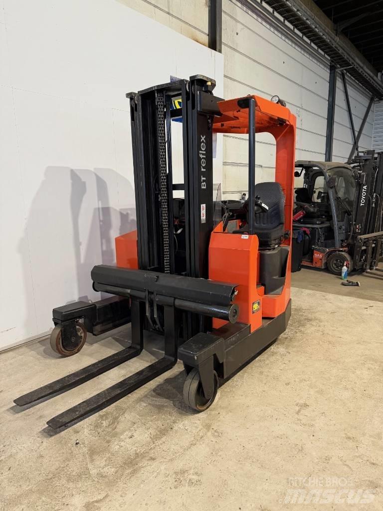 Toyota truck FRE 270 Chariot à mât rétractable