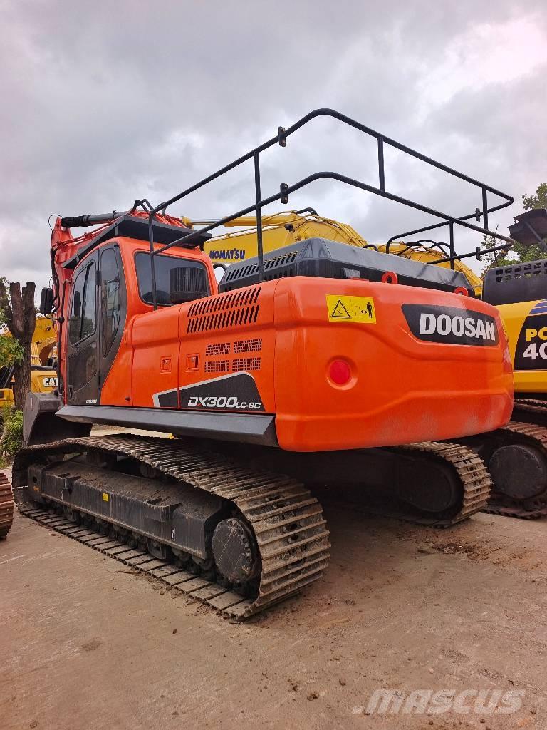 Doosan DX 300 Pelle sur chenilles
