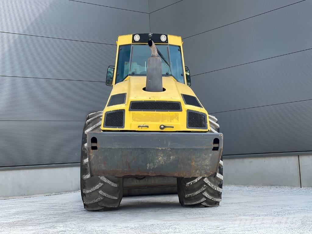 Bomag BW 213 DH-4 Rouleaux monocylindre