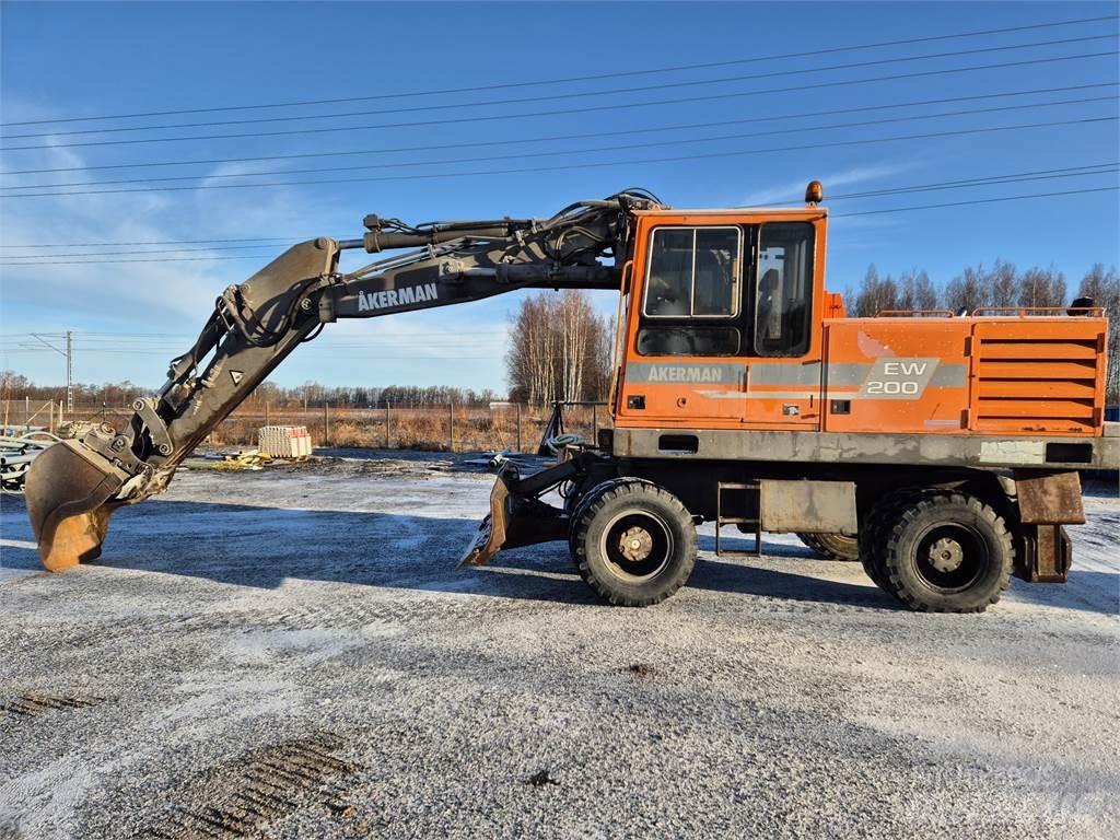 Åkerman EW 200 Pelle sur pneus