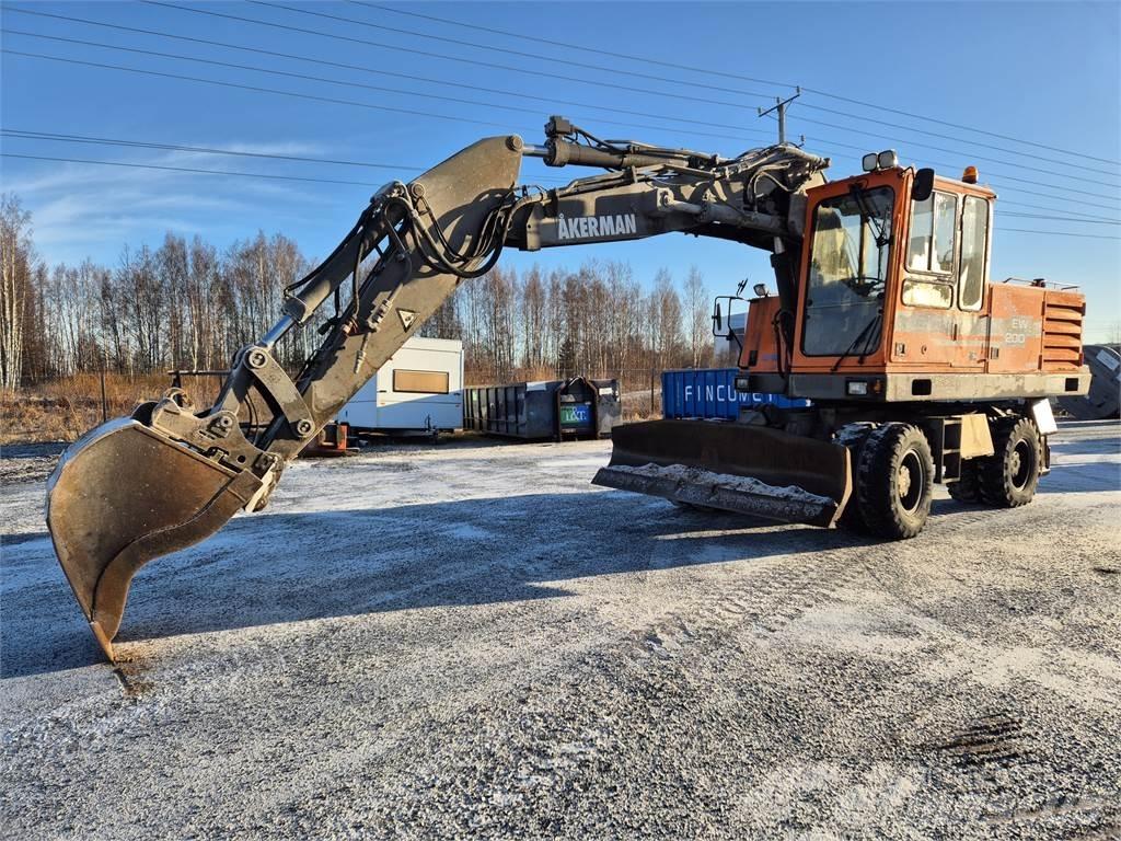 Åkerman EW 200 Pelle sur pneus