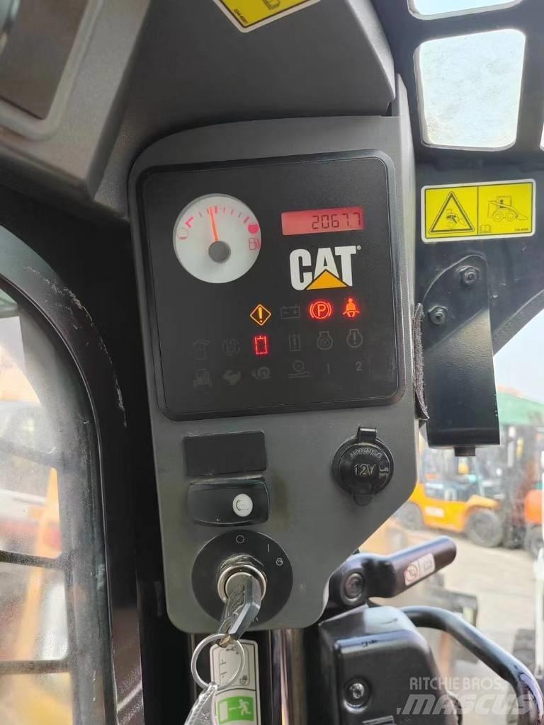 CAT 246 C Chargeuse compacte