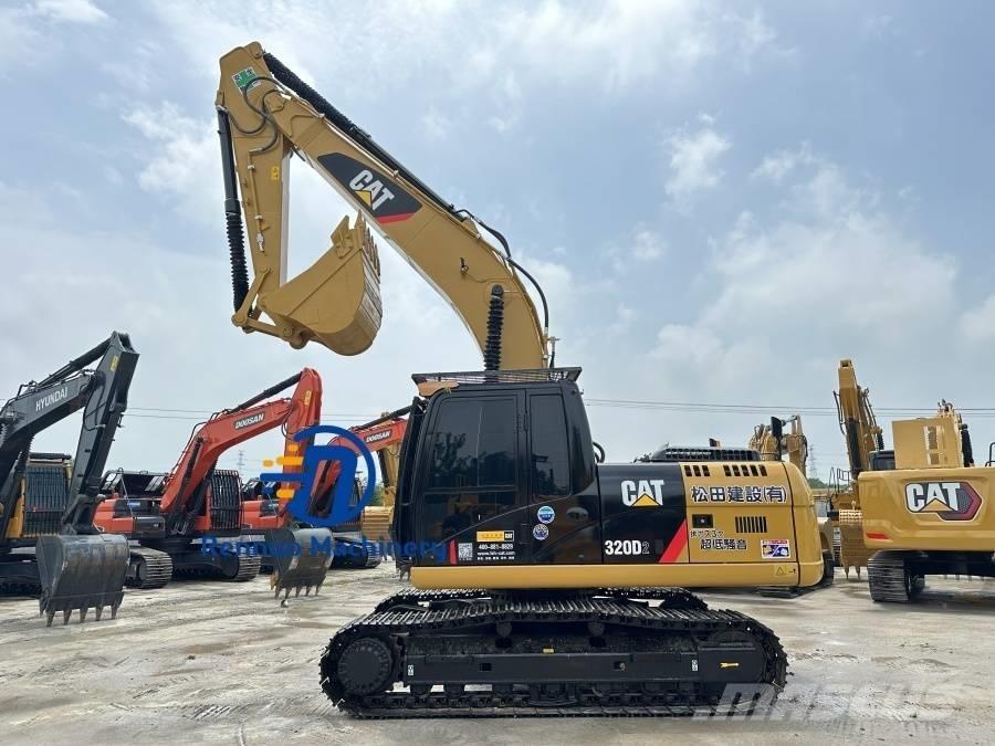 CAT 320 D2 Pelle sur chenilles