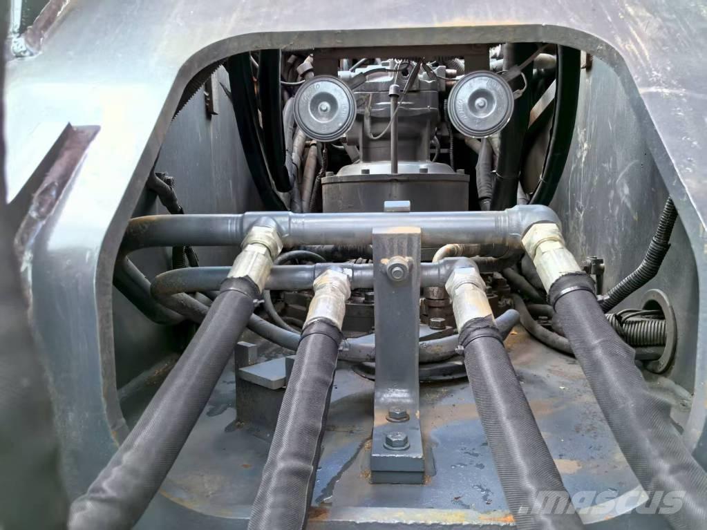 Hitachi ZX 240 HG Pelle sur chenilles