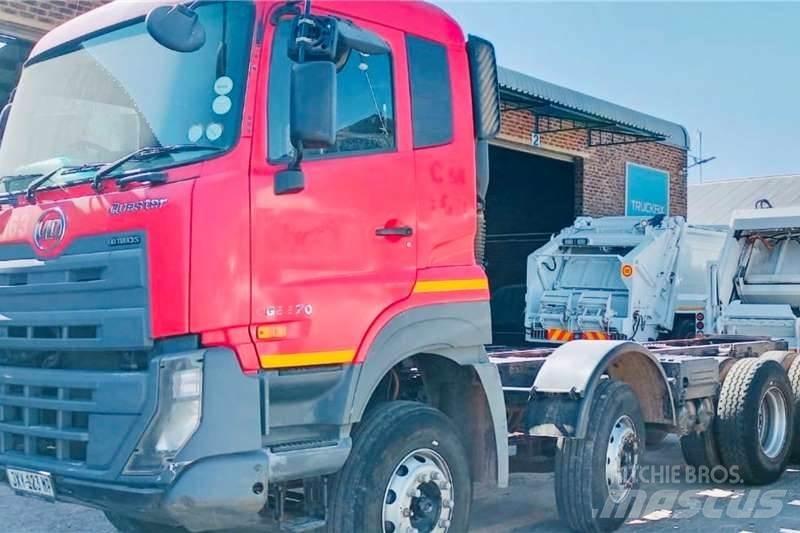 UD CGE 370 8x4 Autre camion