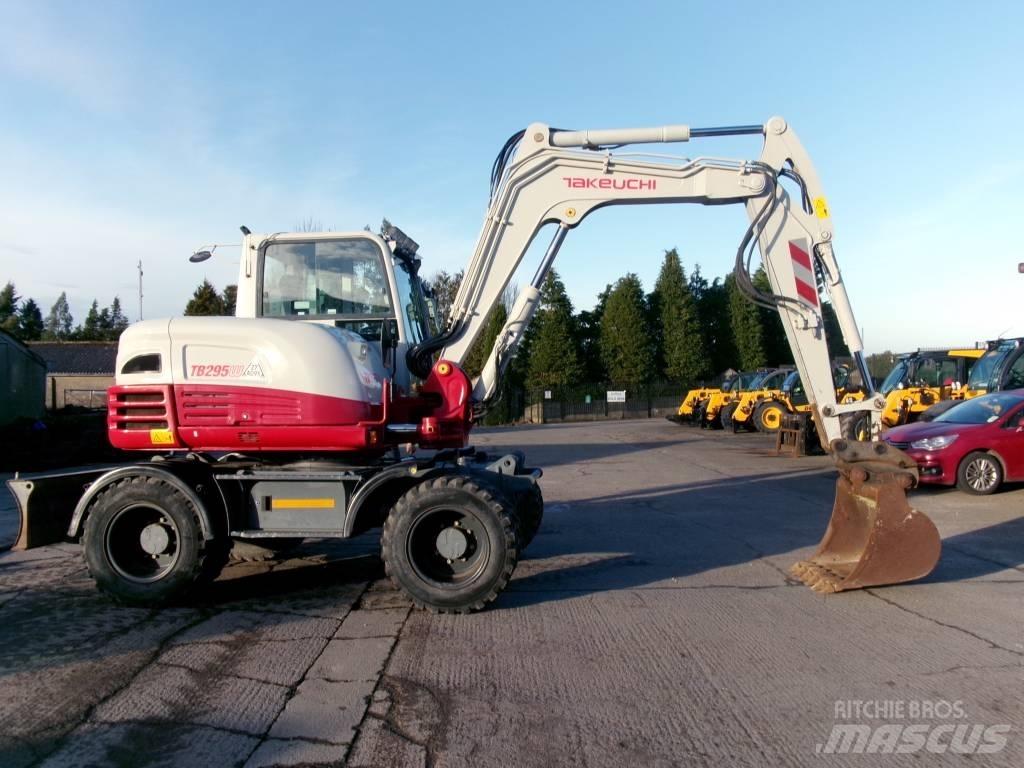Takeuchi TB 295 W Pelle sur pneus