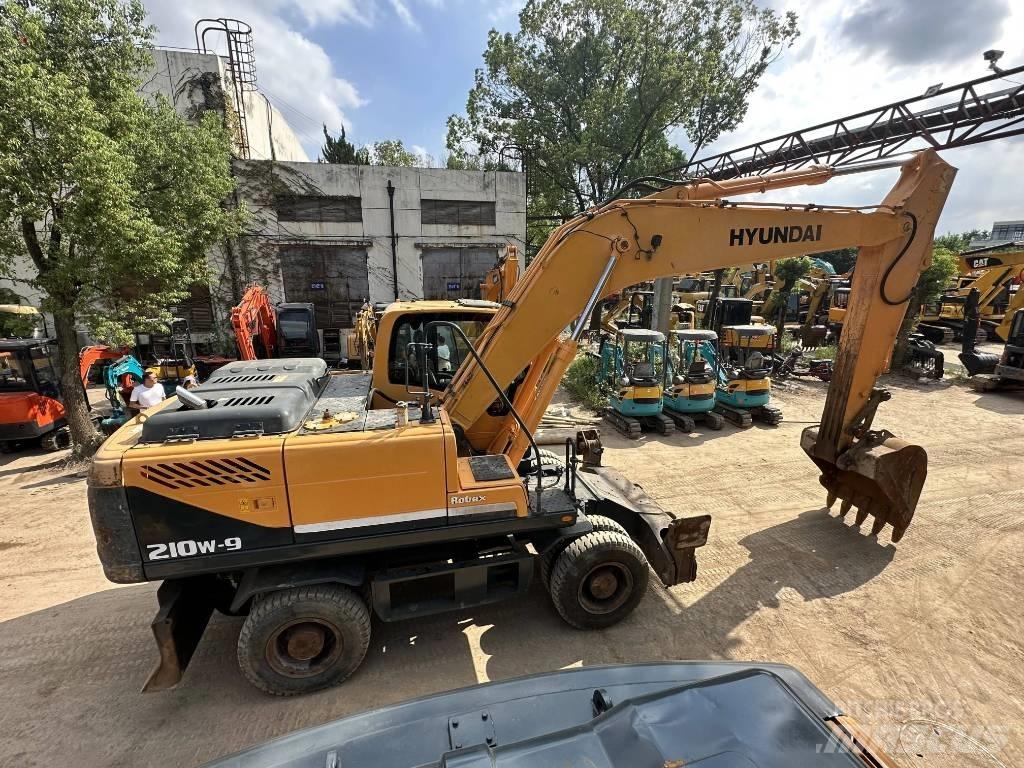 Hyundai R210W-9 Pelle sur pneus