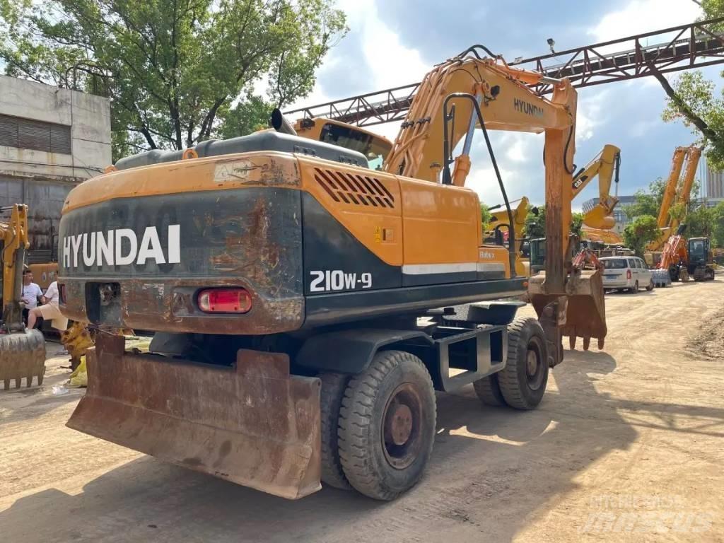 Hyundai R210W-9 Pelle sur pneus