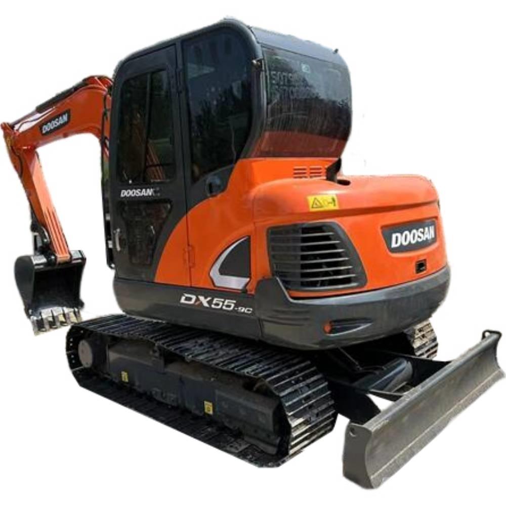 Doosan DX55 Pelle sur pneus