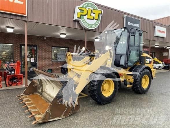 CAT 908M Chargeuse sur pneus
