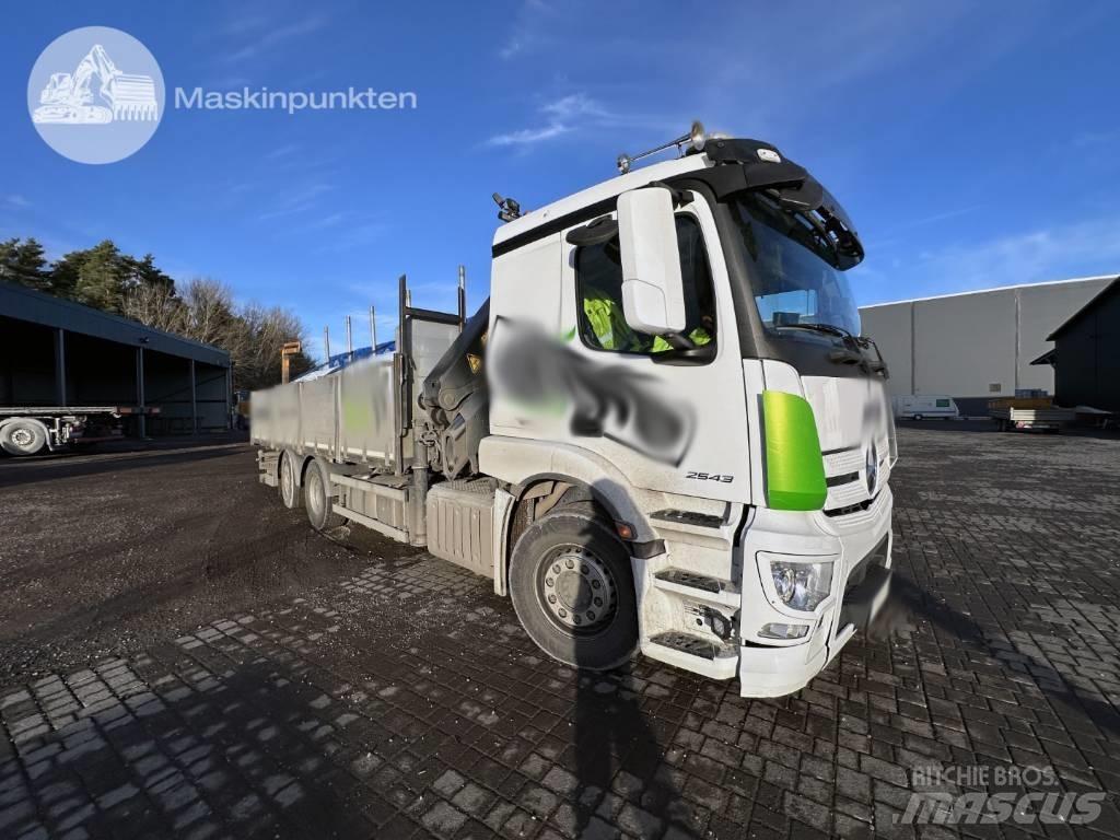 Mercedes-Benz 2543 Camion plateau ridelle avec grue