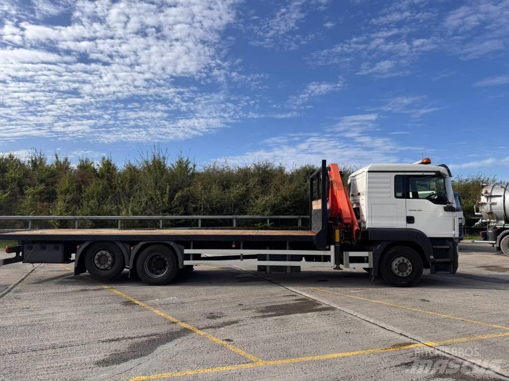 MAN TGS 26.320 Camion plateau ridelle avec grue