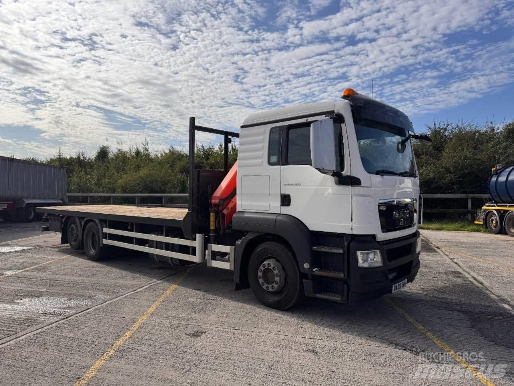 MAN TGS 26.320 Camion plateau ridelle avec grue