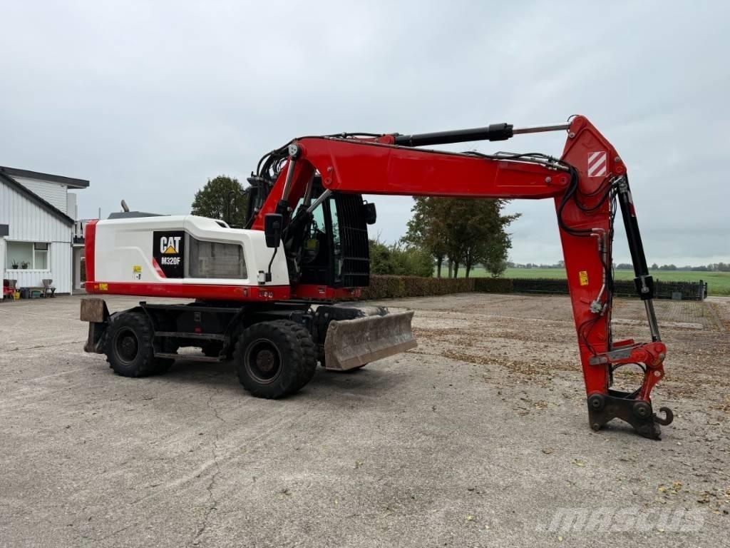 CAT M320F Pelle sur pneus