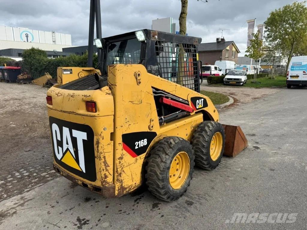 CAT 216B (226B) Chargeuse compacte