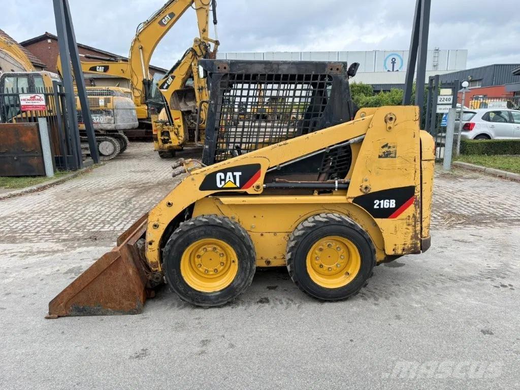 CAT 216B (226B) Chargeuse compacte