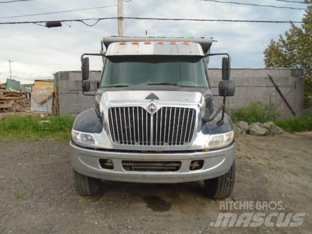 International 4300 Camion benne