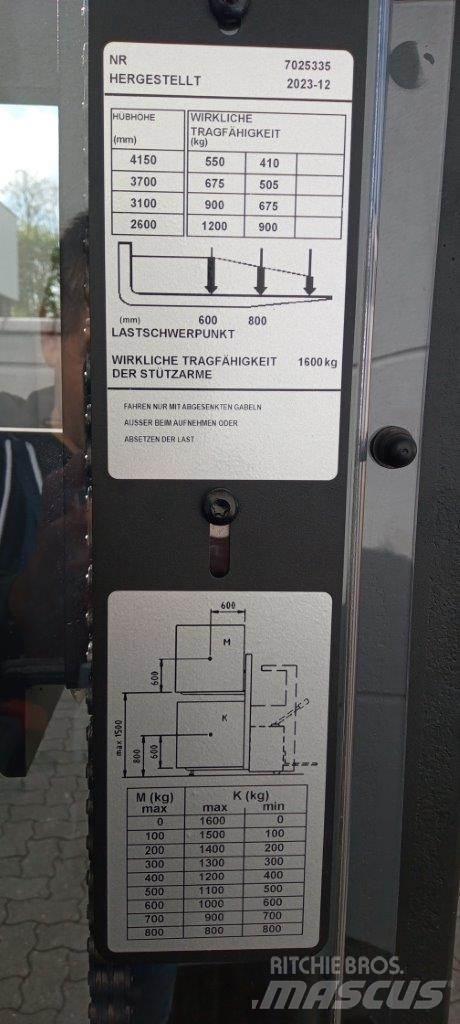 Toyota SWE120L Gerbeur accompagnant
