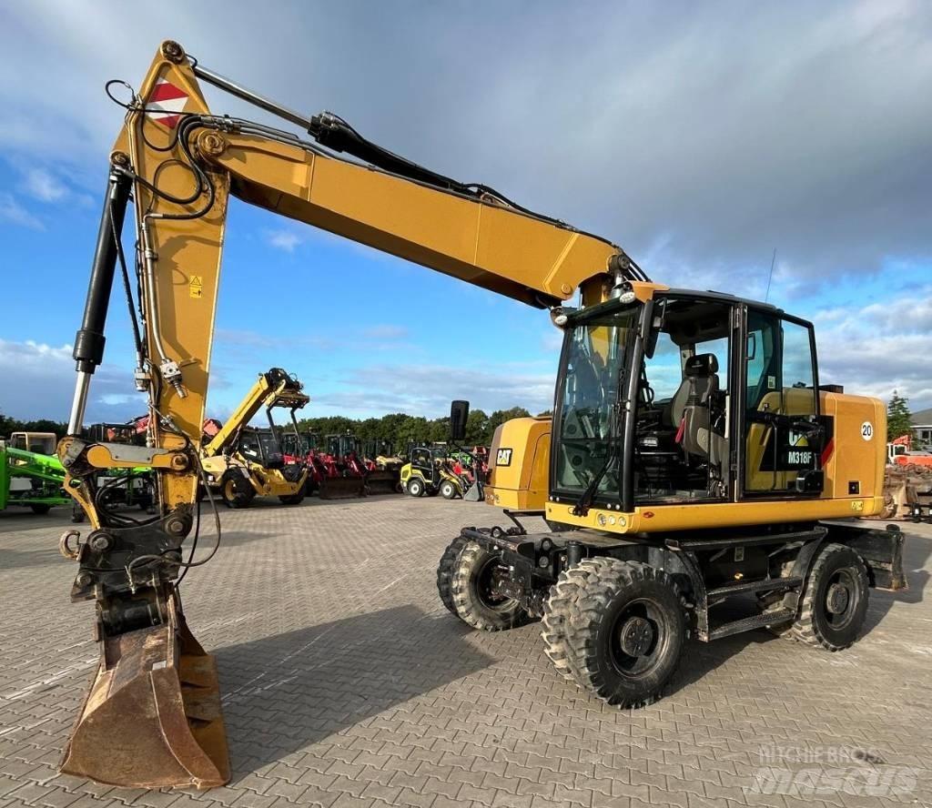 CAT M 318 F Pelle sur pneus
