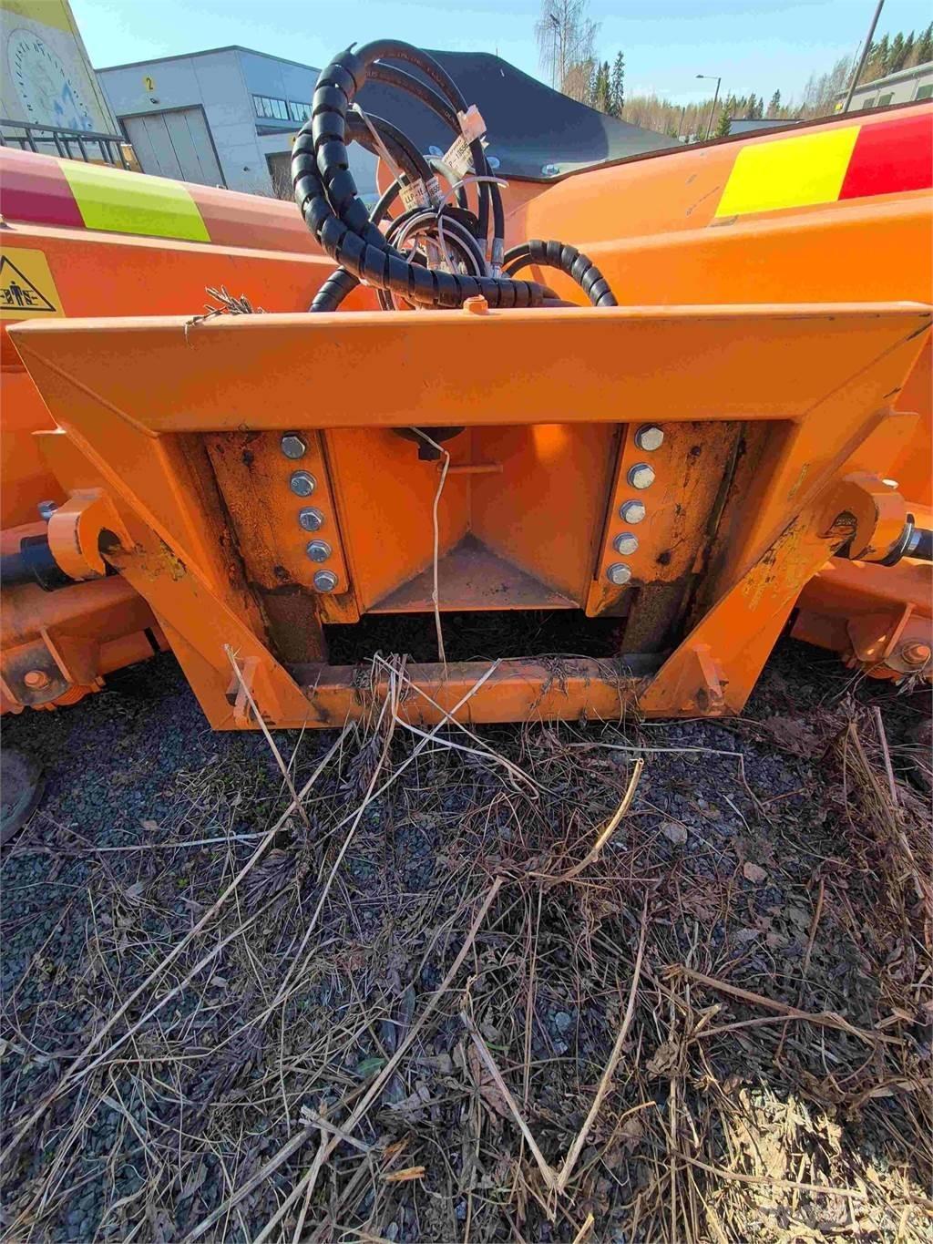 FMG nivelaura 390 Chasse neige