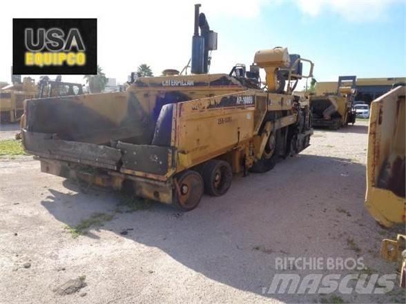 CAT AP-1000B Finisseur