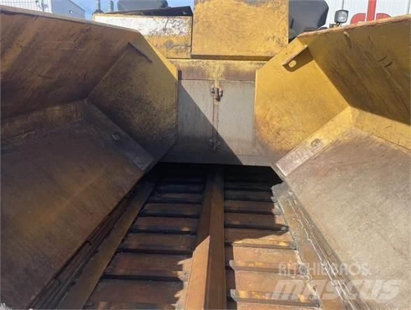 CAT AP-1055D Finisseur