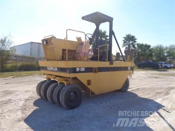 CAT PS-130 Rouleaux à pneumatiques