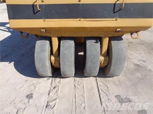 CAT PS-130 Rouleaux à pneumatiques